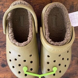 Brand new lined crocs women size 6